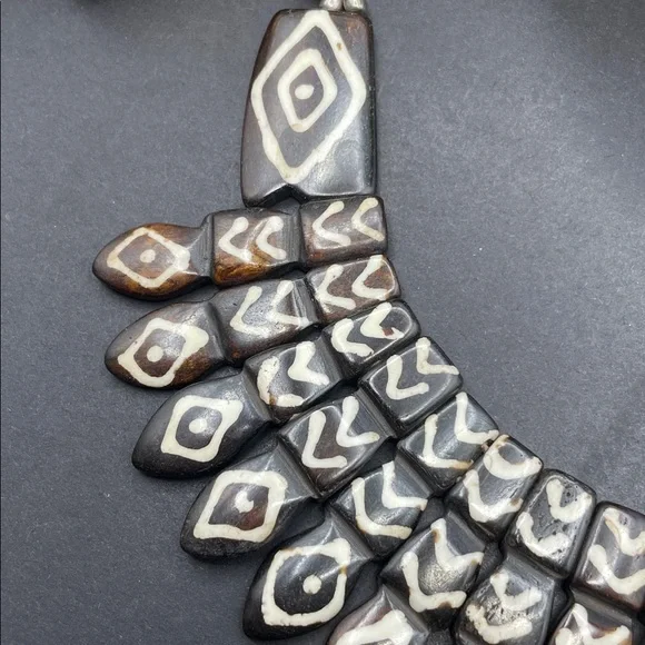 Bone dyed pictographs necklace vintage C37 - Picture 4 of 8